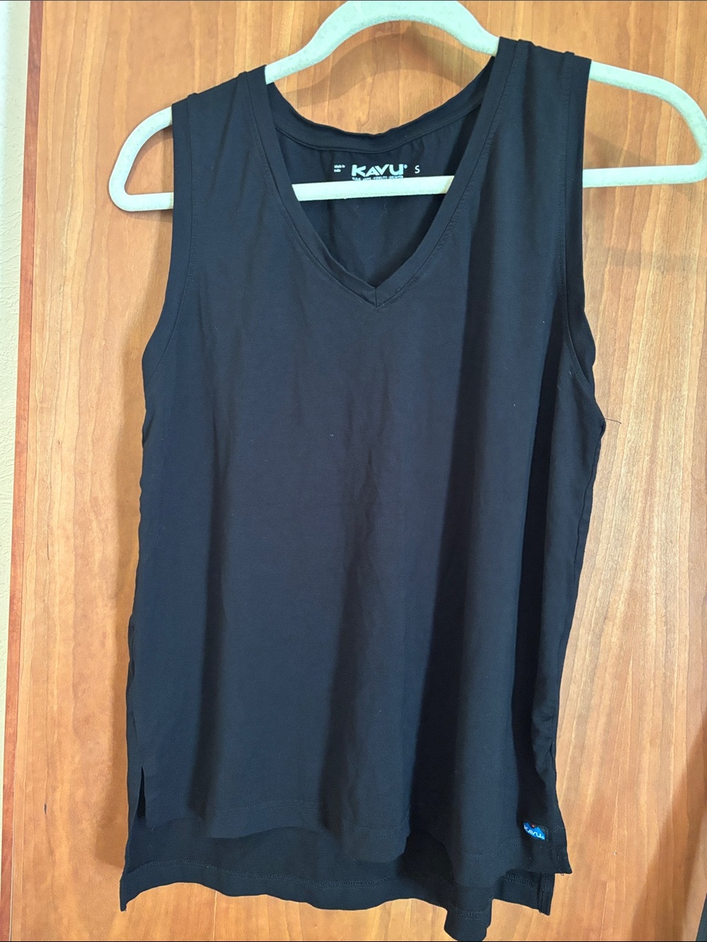 Kavu Women's Black V-Neck Sleeveless Tank